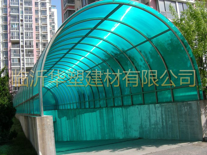 湖藍(lán)色地下車庫出入口